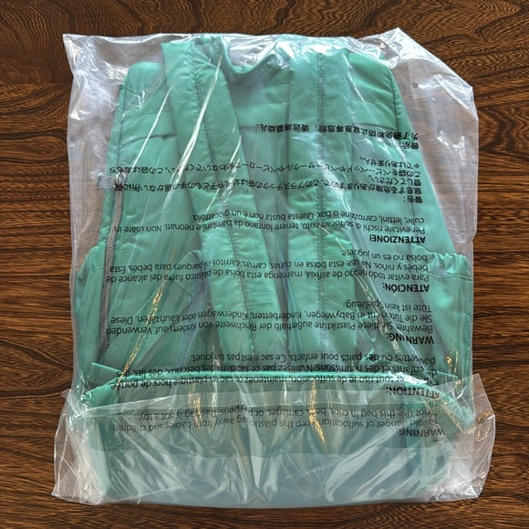 Lug Hatchback SE, Kelly Green, NWT - Picture 4 of 9